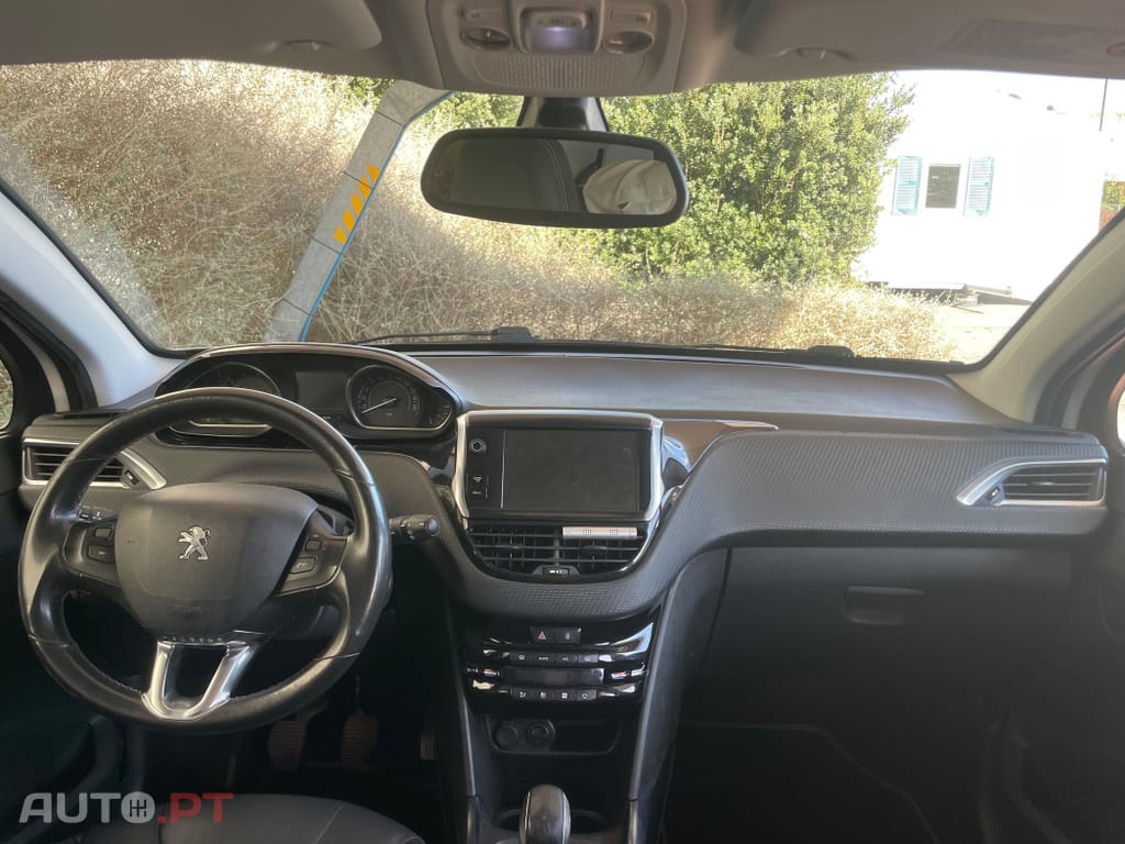 Peugeot 2008 1.2 PureTech Allure