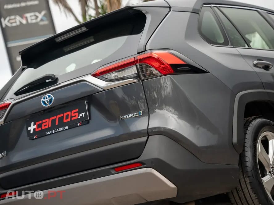 Toyota RAV4 2.5 HDF Comfort — fotografia 8