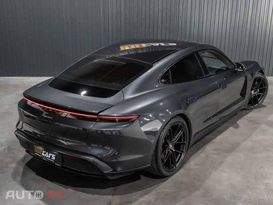 Porsche Taycan 4