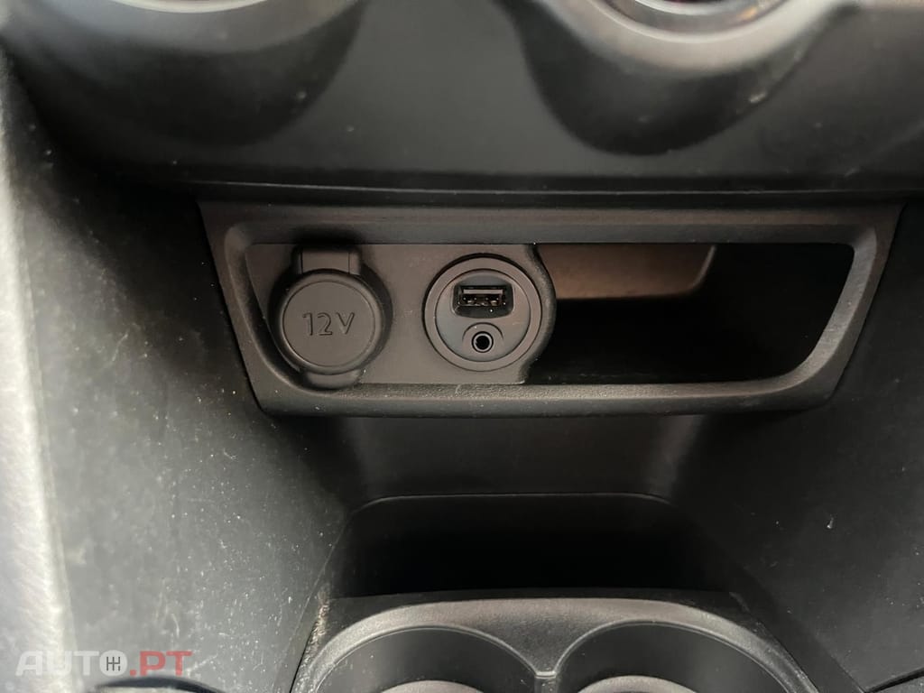Peugeot 2008 1.2 e-VTi Style