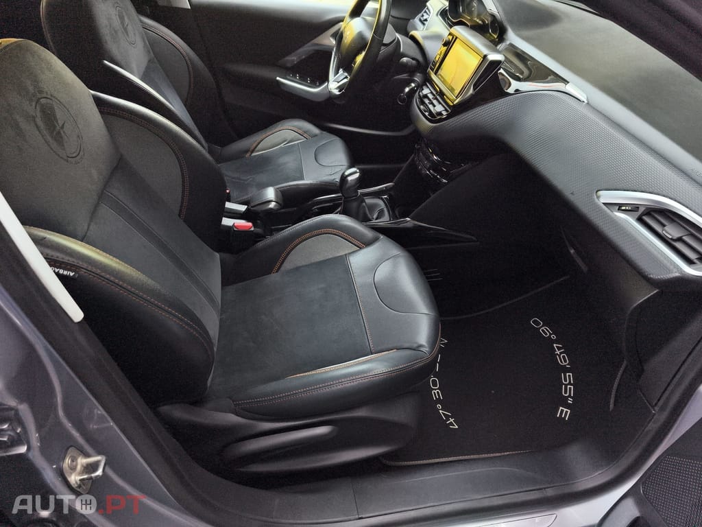 Peugeot 2008 1.2 PureTech Crossway
