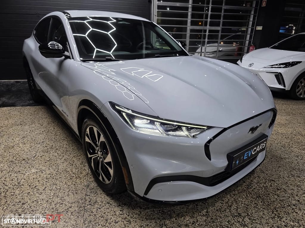 Ford Mustang Mach-E AWD PREMIUM
