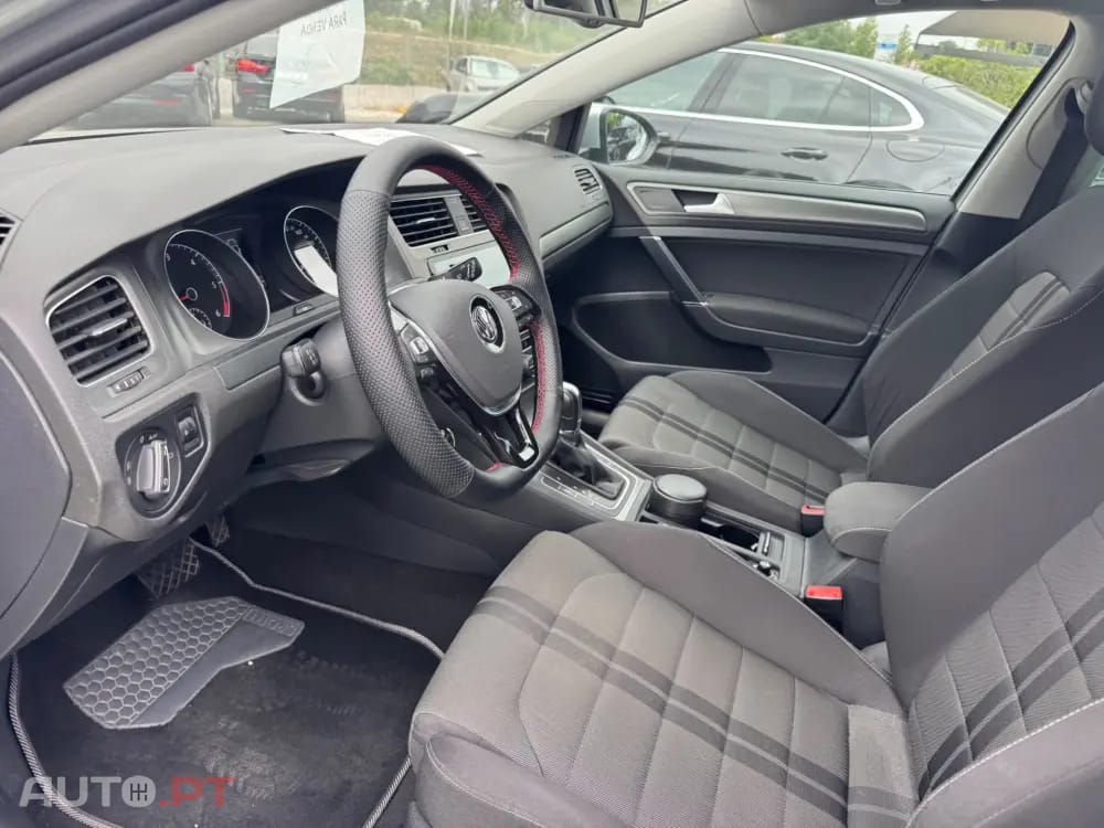 Volkswagen Golf Variant 1.6 TDi Highline DSG
