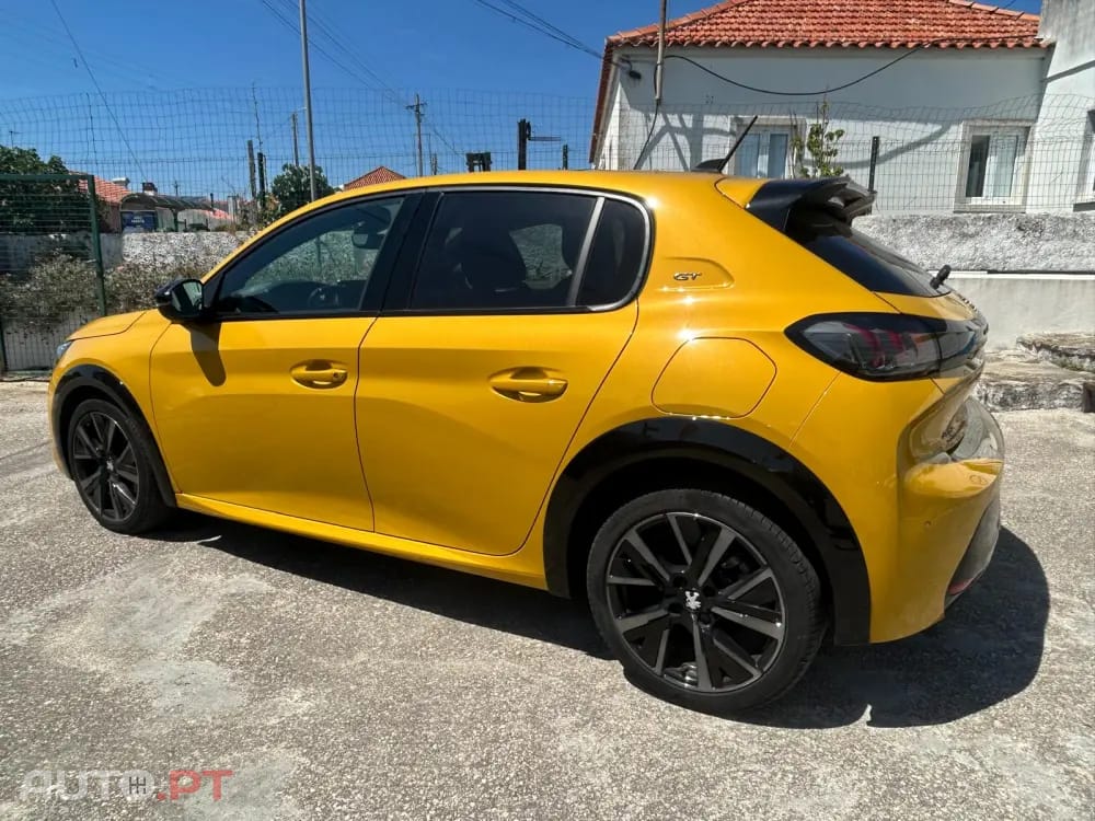 Peugeot 208 1.2 PureTech GT EAT8