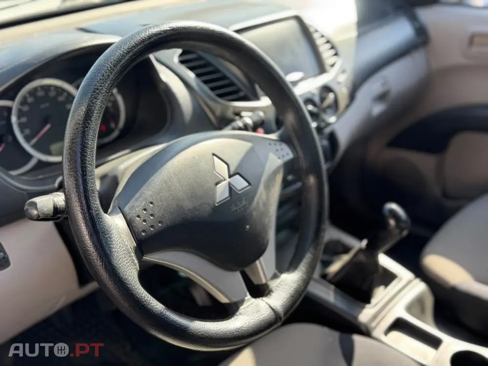 Mitsubishi L200 2.5 DI-D CD In.AC Low Rider 2WD