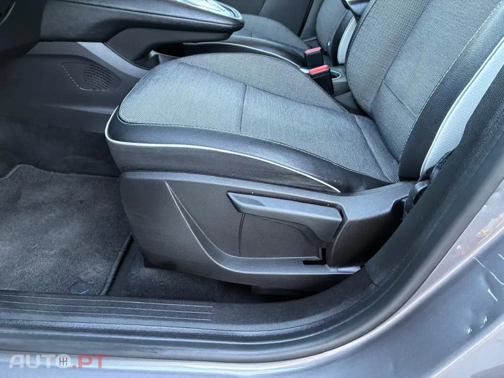 Renault Captur 1.6 HYBRID E-TECH INTENS