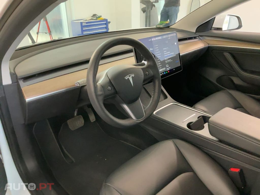 Tesla Model 3 Standard Range Plus RWD