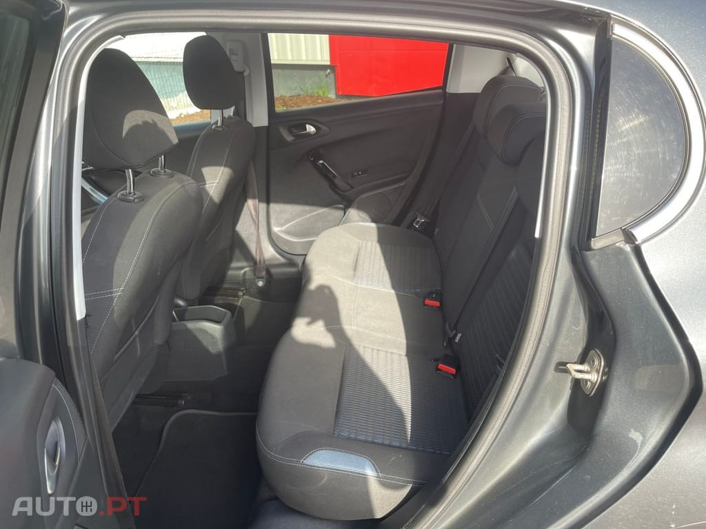 Peugeot 208 1.2 VTi Allure