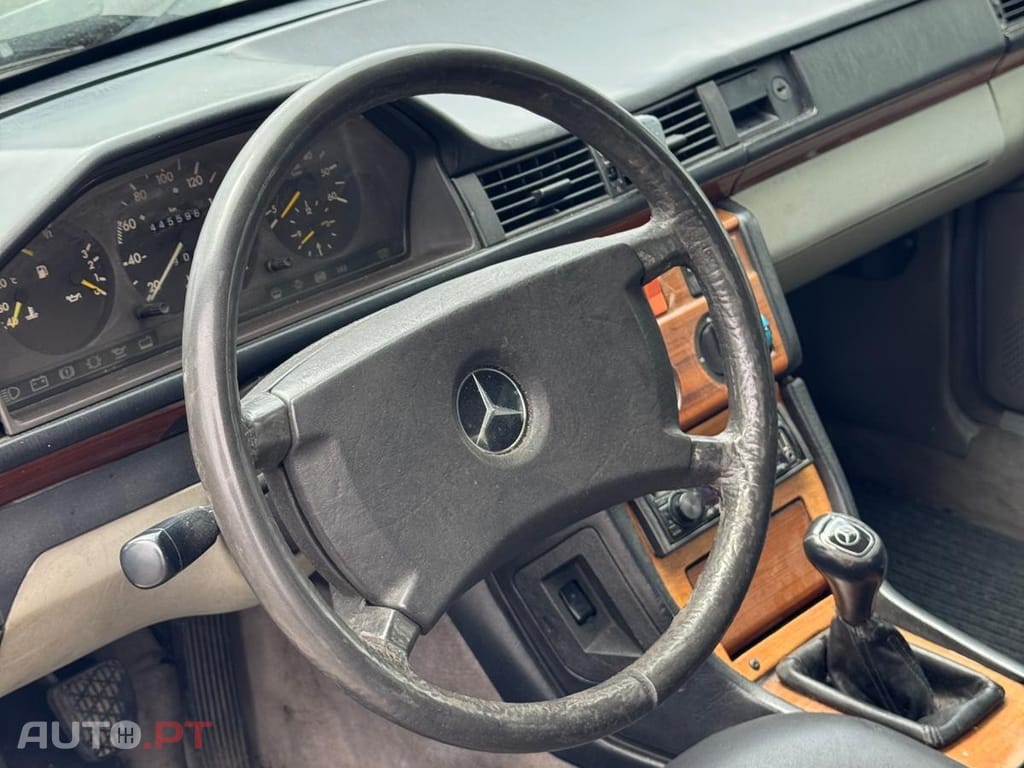Mercedes-Benz 200 200D