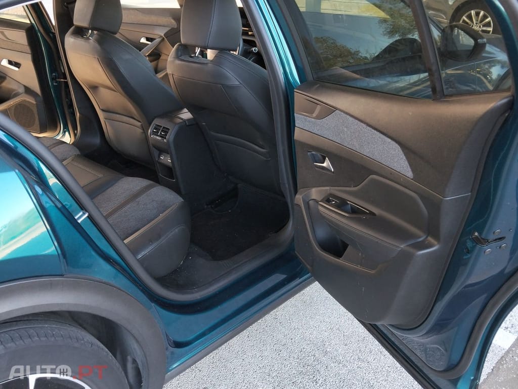 Peugeot 408 PureTech 130 EAT8 Allure Pack