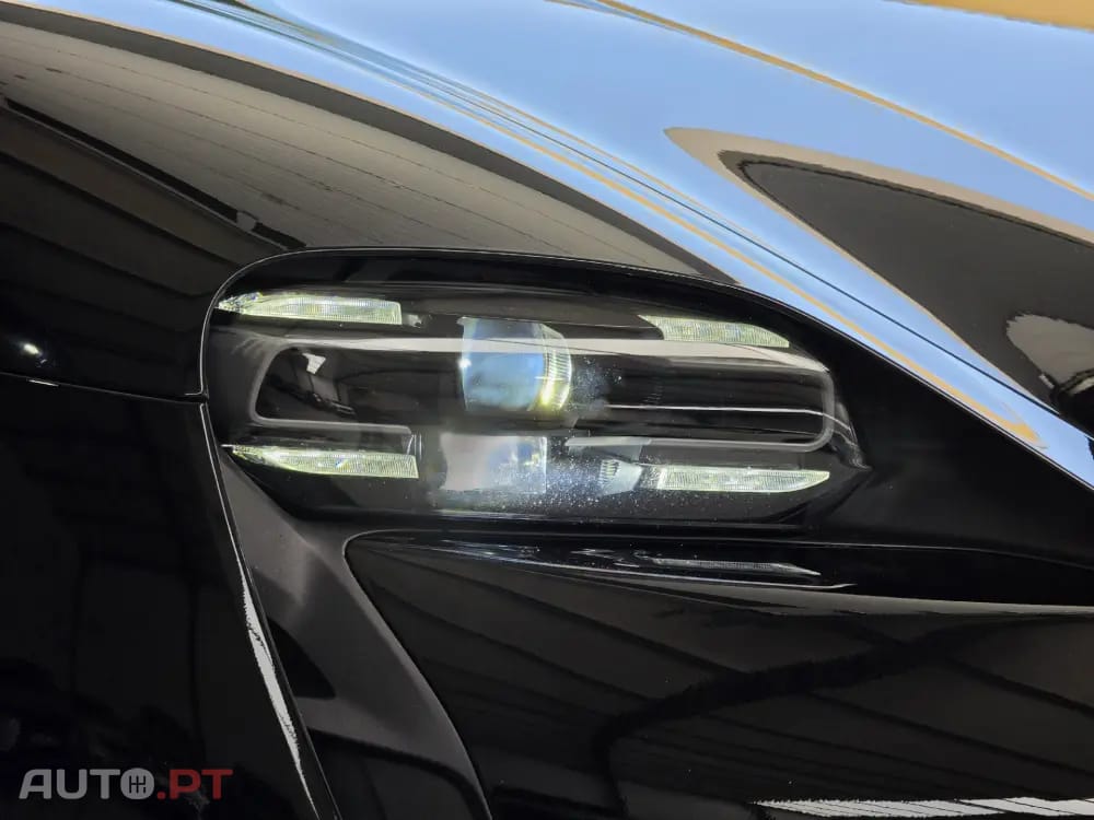 Porsche Taycan 4