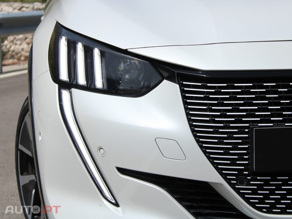 Peugeot E-208 50 kWh GT Pack