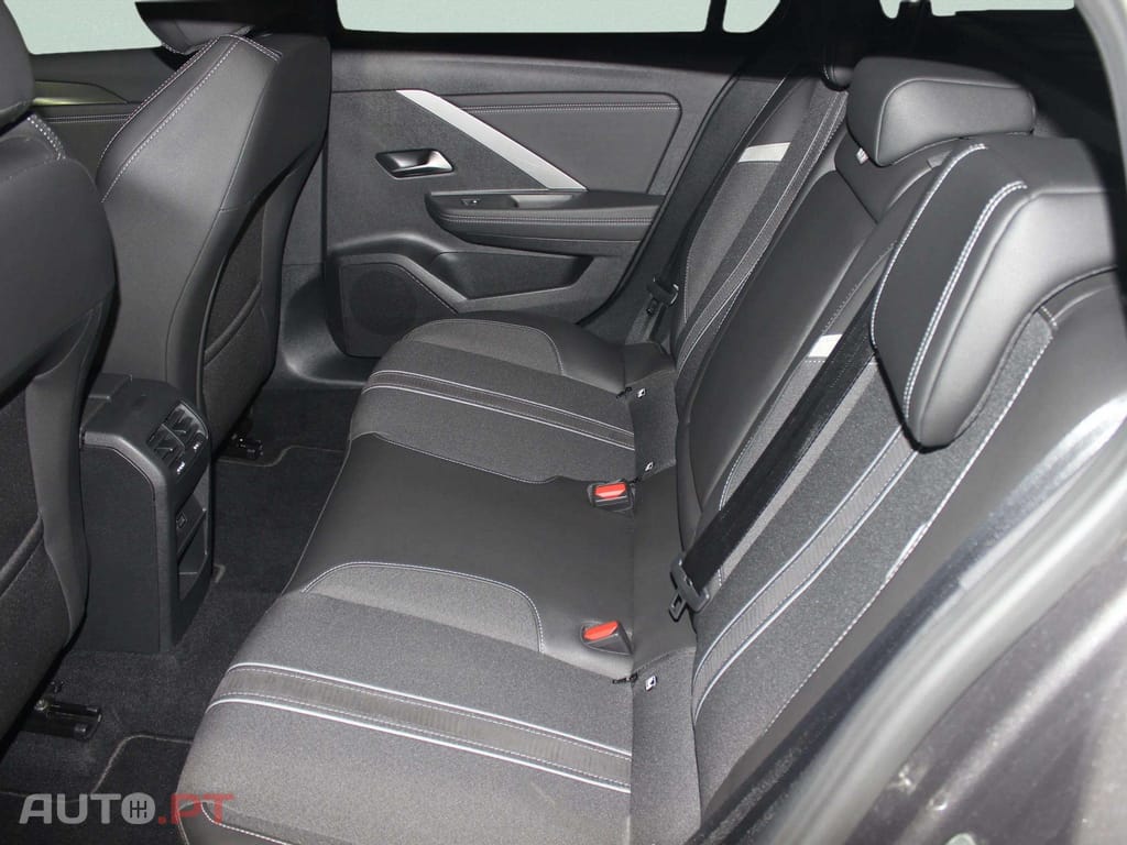 Opel Astra Sports Tourer 1.2 T Hybrid GS eDCT