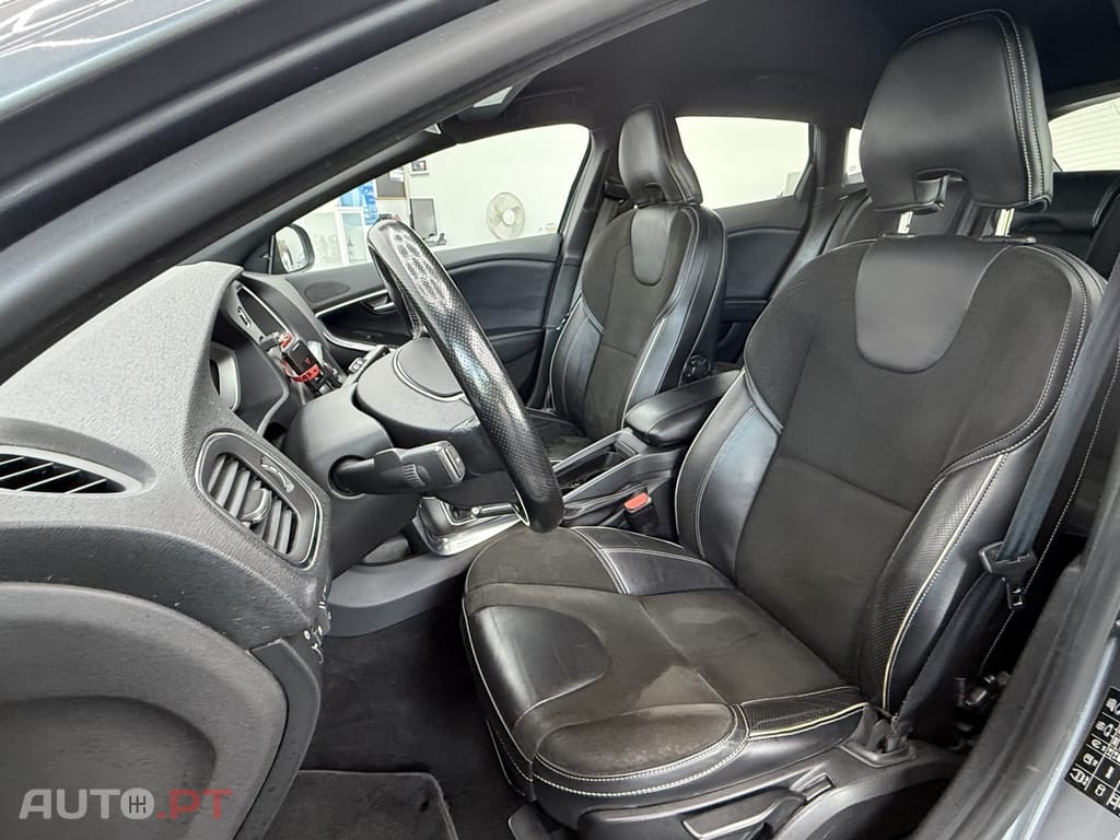 Volvo V40 2.0 D2 R-Design Momentum Geartronic