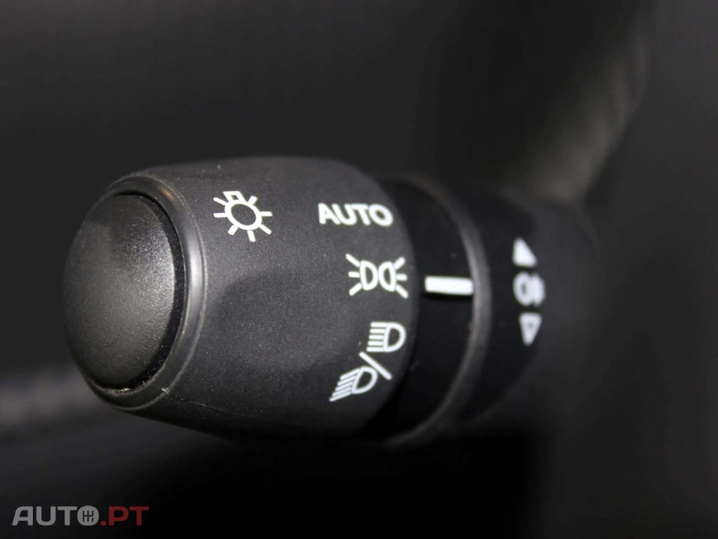 Peugeot 2008 1.2 Hybrid Allure e-DCS6