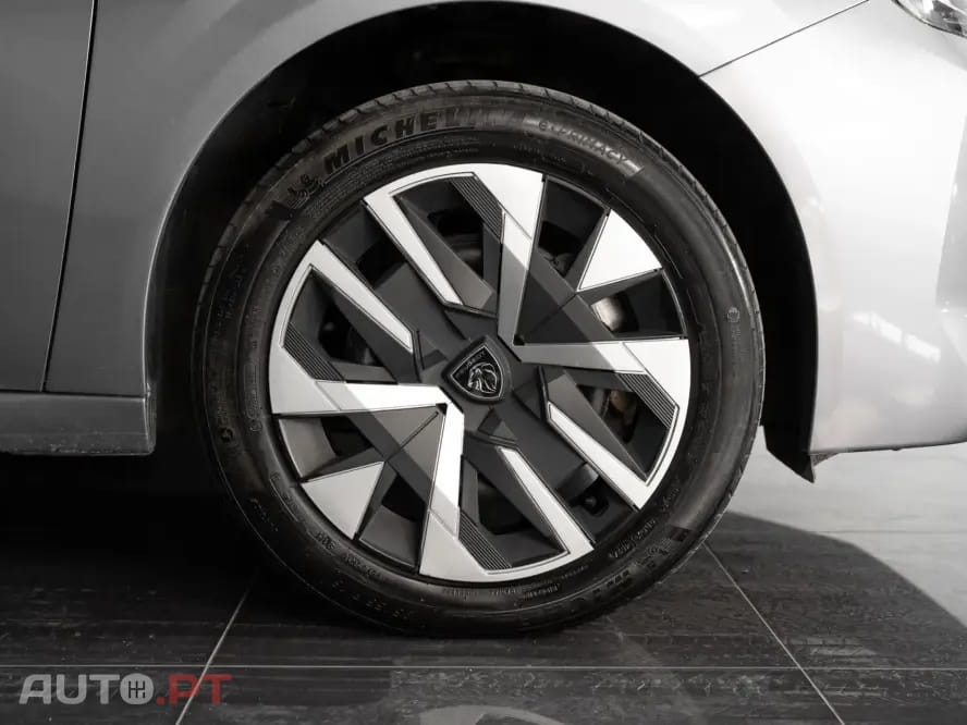 Peugeot E-208 50 kWh Active
