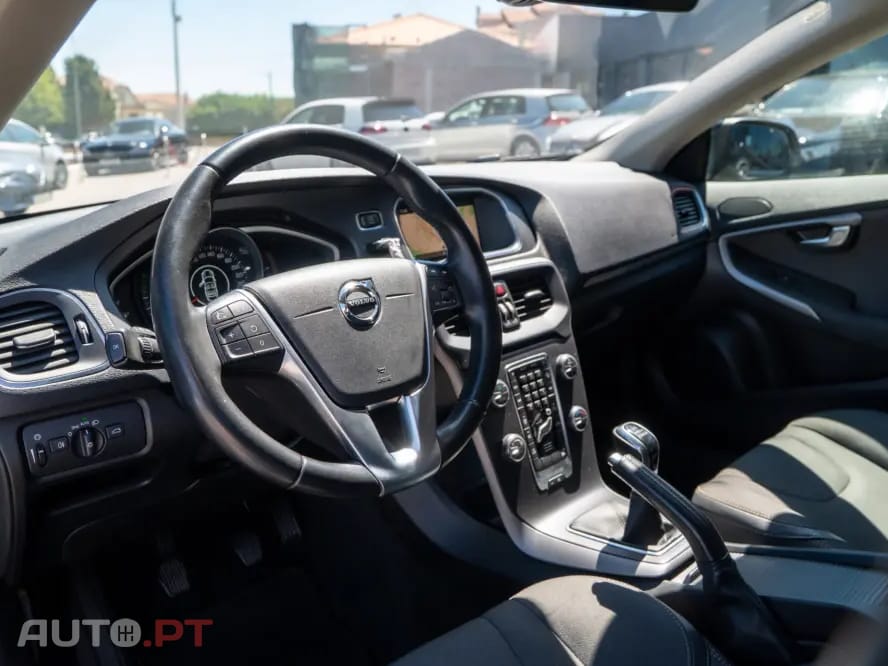 Volvo V40 Cross Country 2.0 D3 Momentum