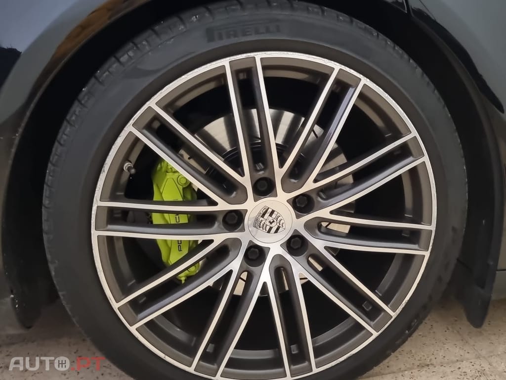 Porsche Panamera 4 E-Hybrid Platinum Edition