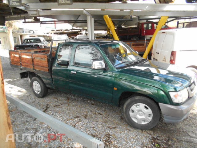 Toyota Hilux X-Cab 4x2 4Lugares