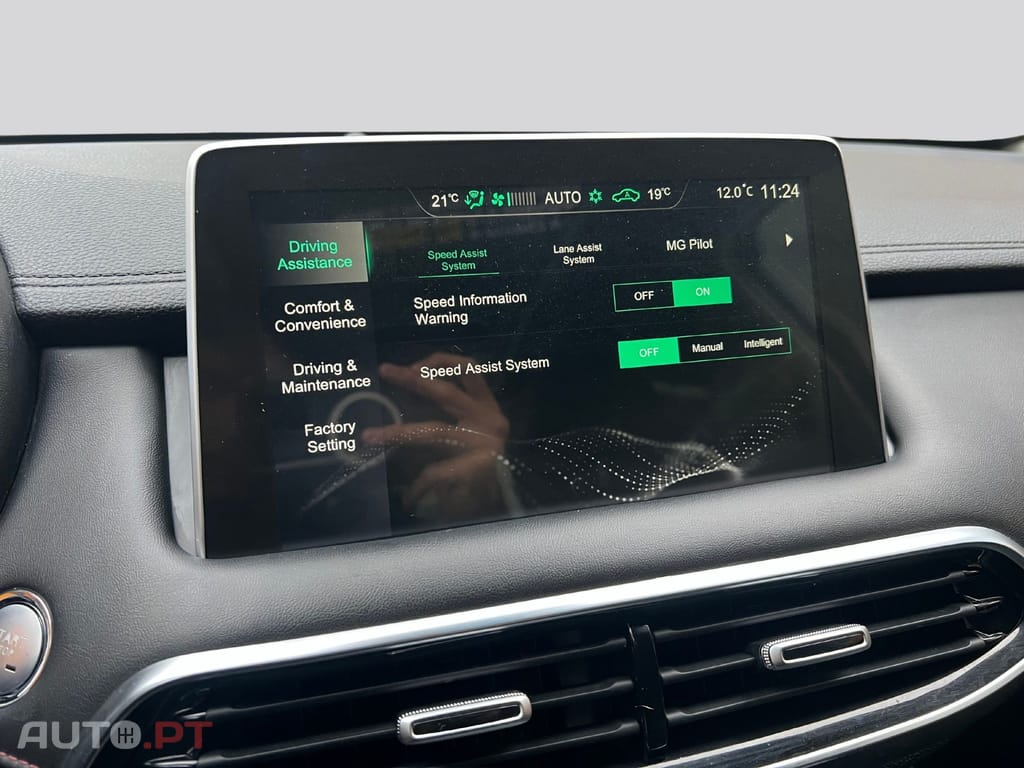 MG EHS PHEV Hybrid Luxury