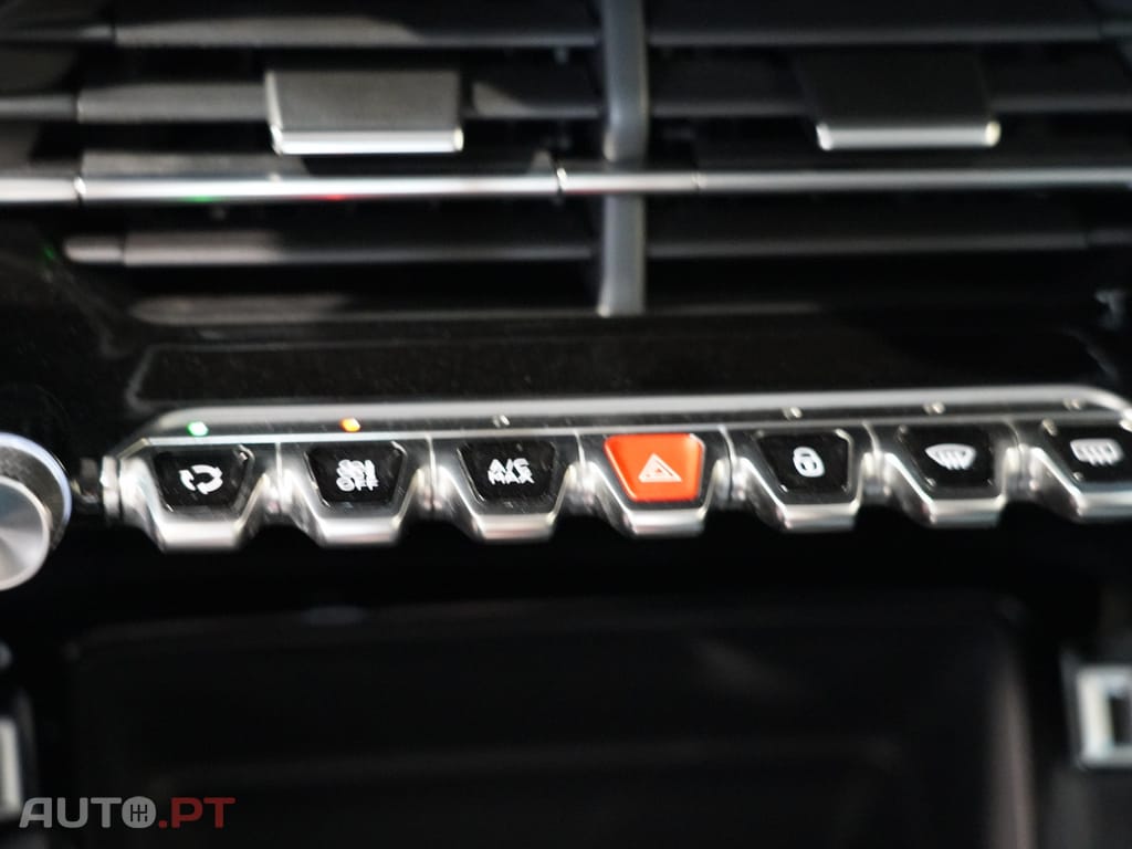 Peugeot E-2008 50 kWh Active