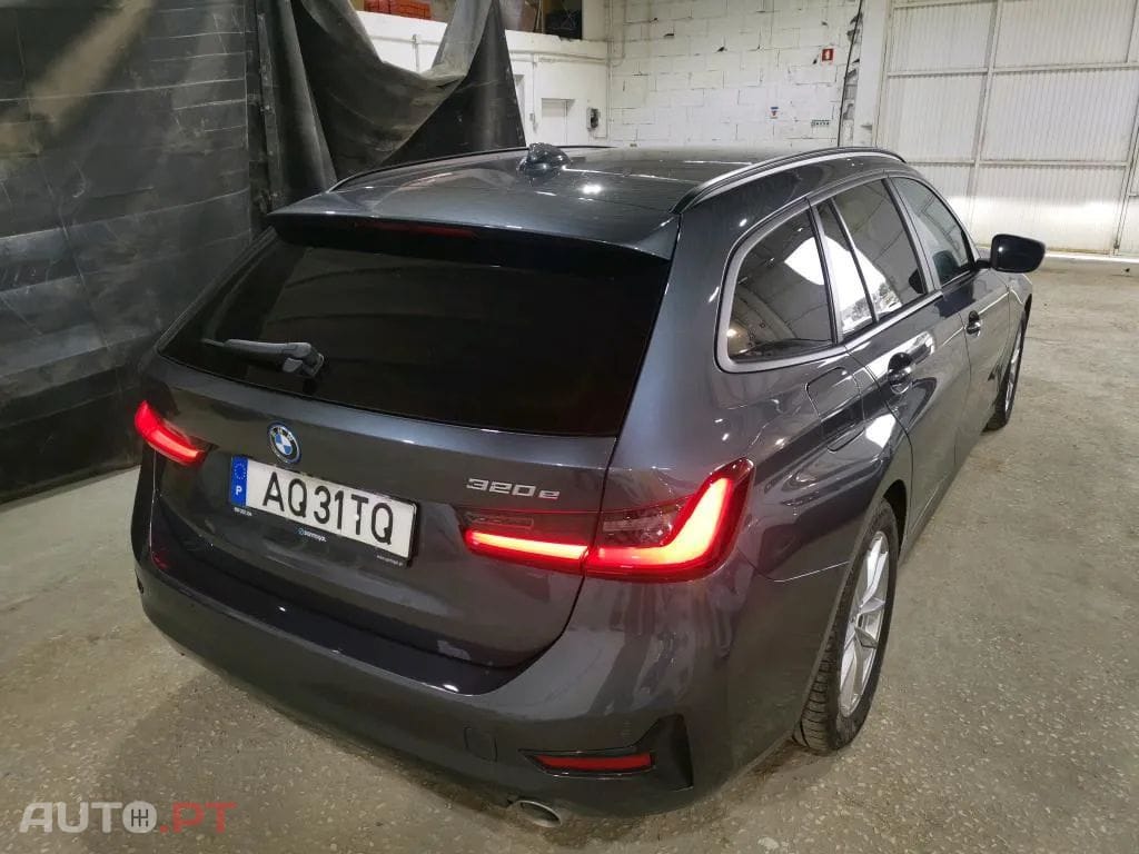 BMW 320 e Touring Corporate Edition Auto