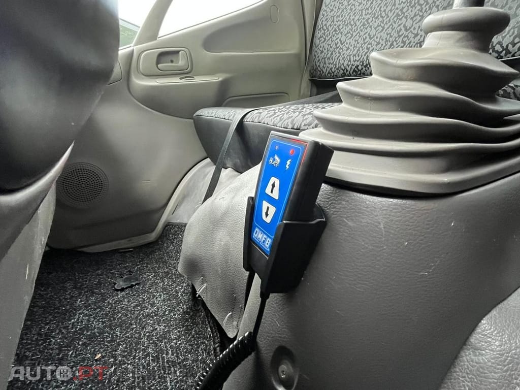 Toyota Dyna 3.0  BASCULA TRILATERAL