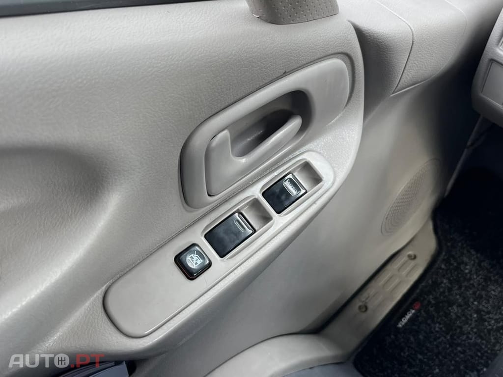 Toyota Dyna 3.0  - 144 CV  BASCULA TRIBASCULANTE