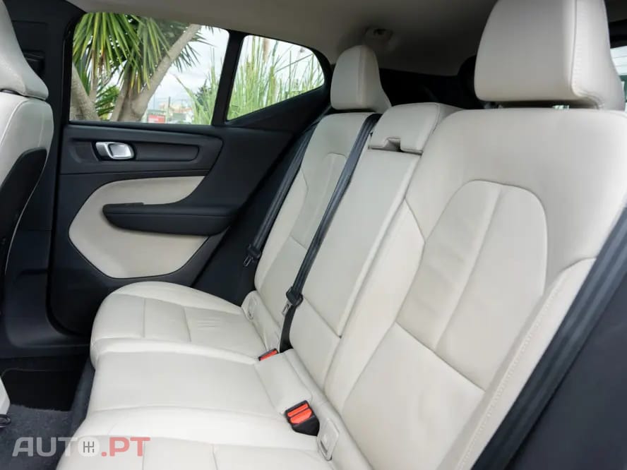 Volvo XC 40 T5 Recharge DKG Inscription — fotografia 19