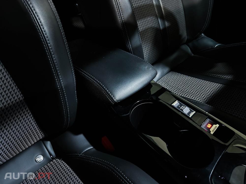 Peugeot E-2008 50 kWh GT