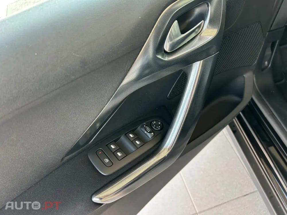 Peugeot 2008 BlueHDi FAP 120 STOP & START Allure