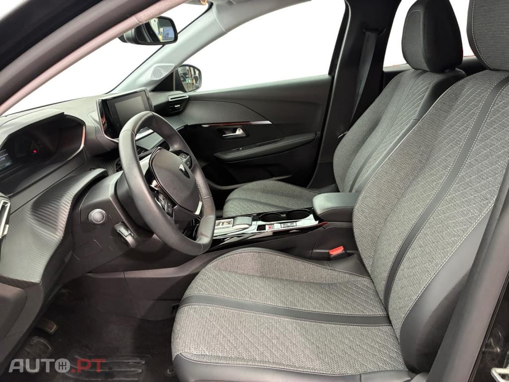 Peugeot E-208 50 kWh Style