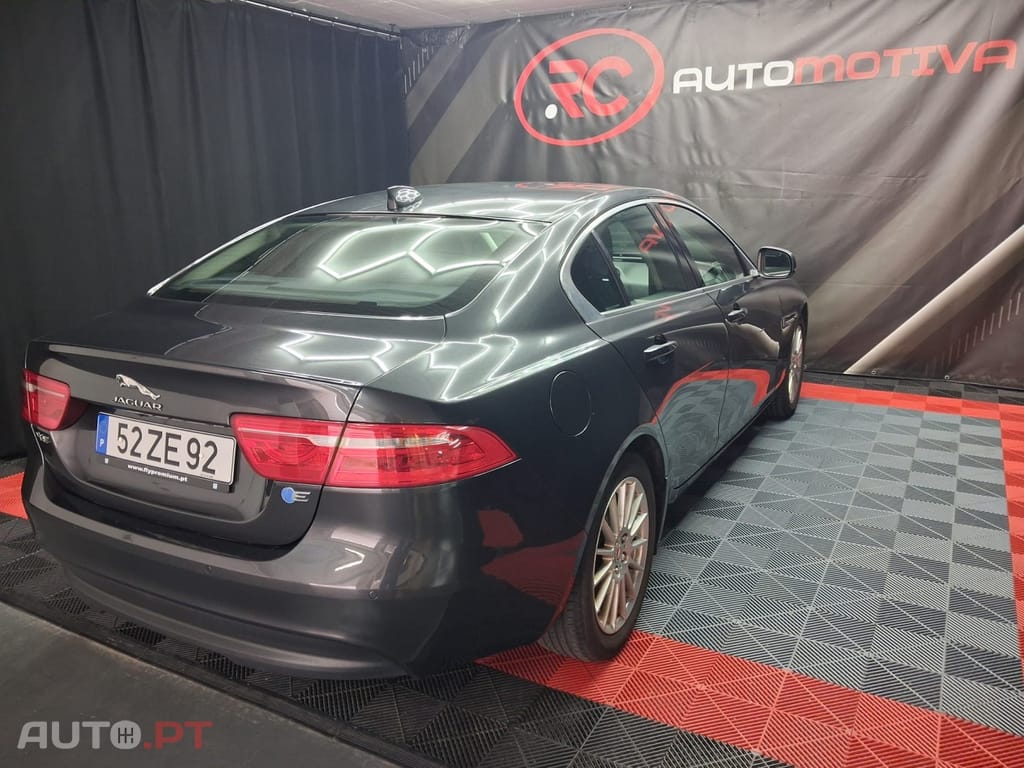 Jaguar XE 2.0 D Prestige Aut.