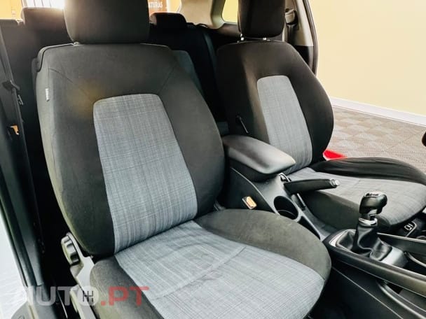 Kia Ceed S Coupé 1.4 CVVT EX ISG — fotografia 17
