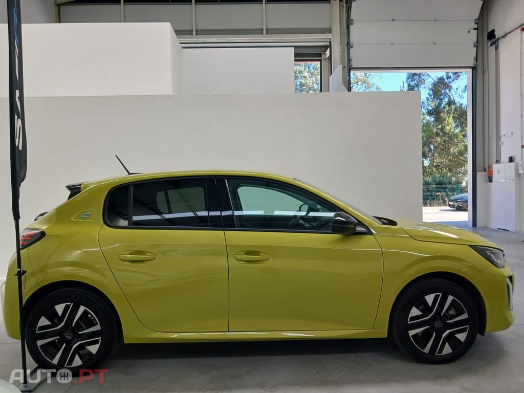 Peugeot E-208 50 kWh Style