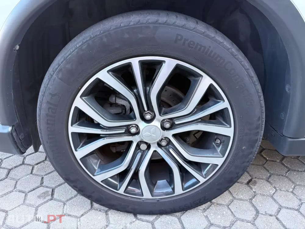 Mitsubishi Outlander 2.2 DI-D Instyle Navi
