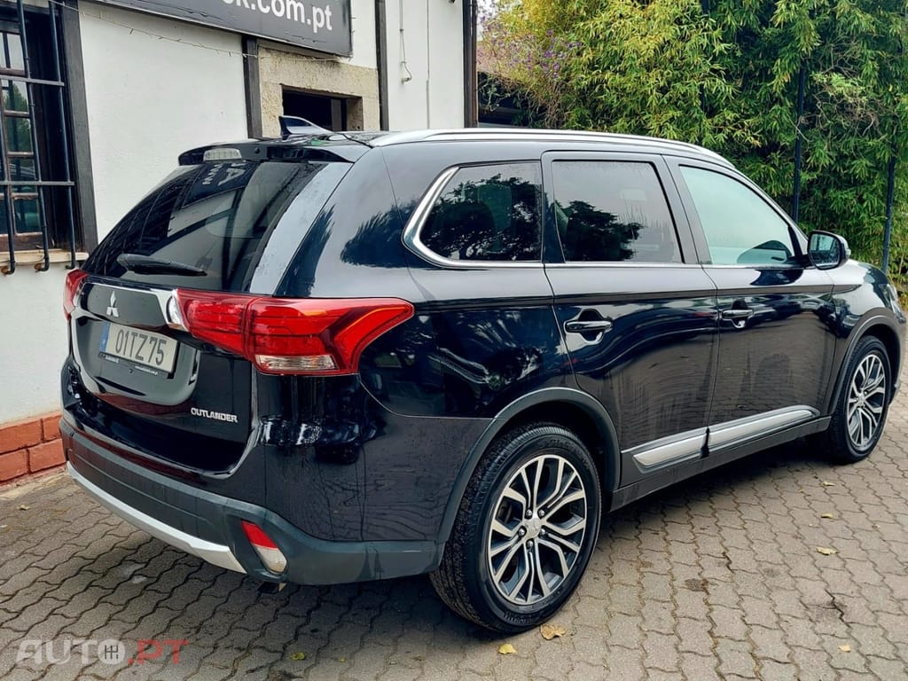 Mitsubishi Outlander 2.2 DI-D Instyle Navi