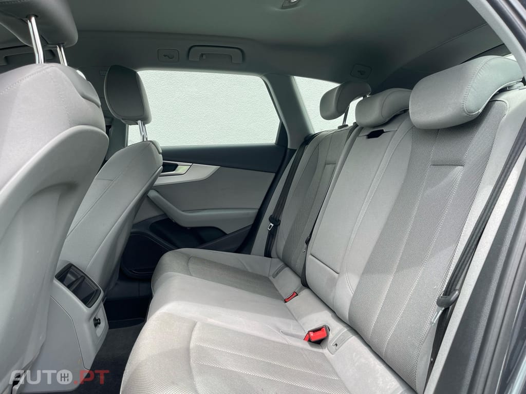 Audi A4 Avant 30 TDI Advanced S tronic