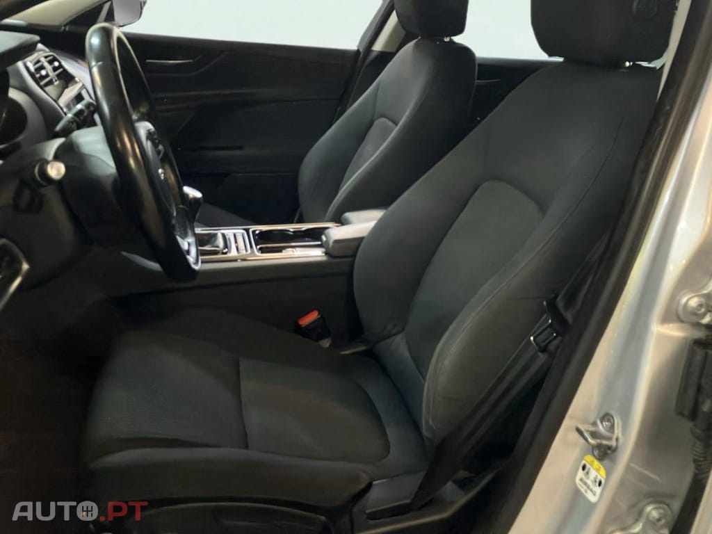 Jaguar XE 2.0 Diesel Pure