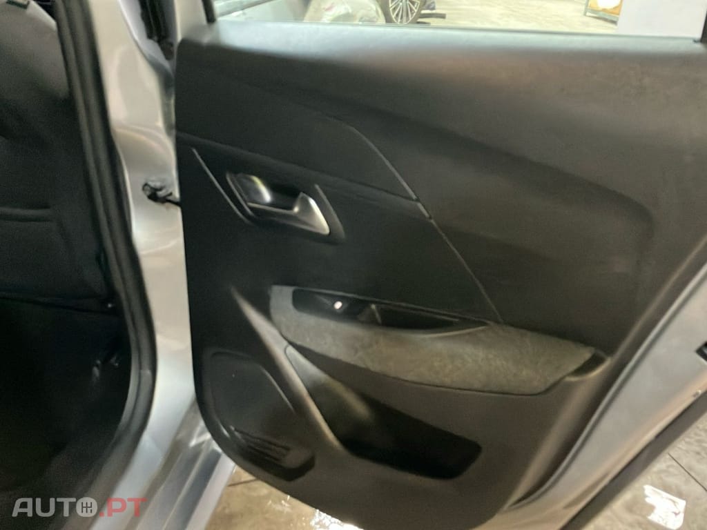 Peugeot 208 1.2 Hybrid Allure e-DCS6