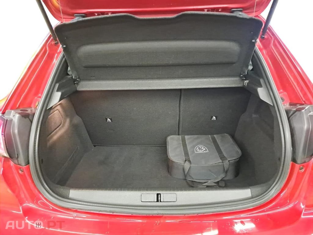 Peugeot E-208 50 kWh Allure Pack