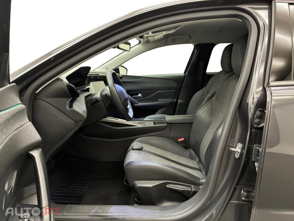 Peugeot 408 1.2 PureTech Allure EAT8
