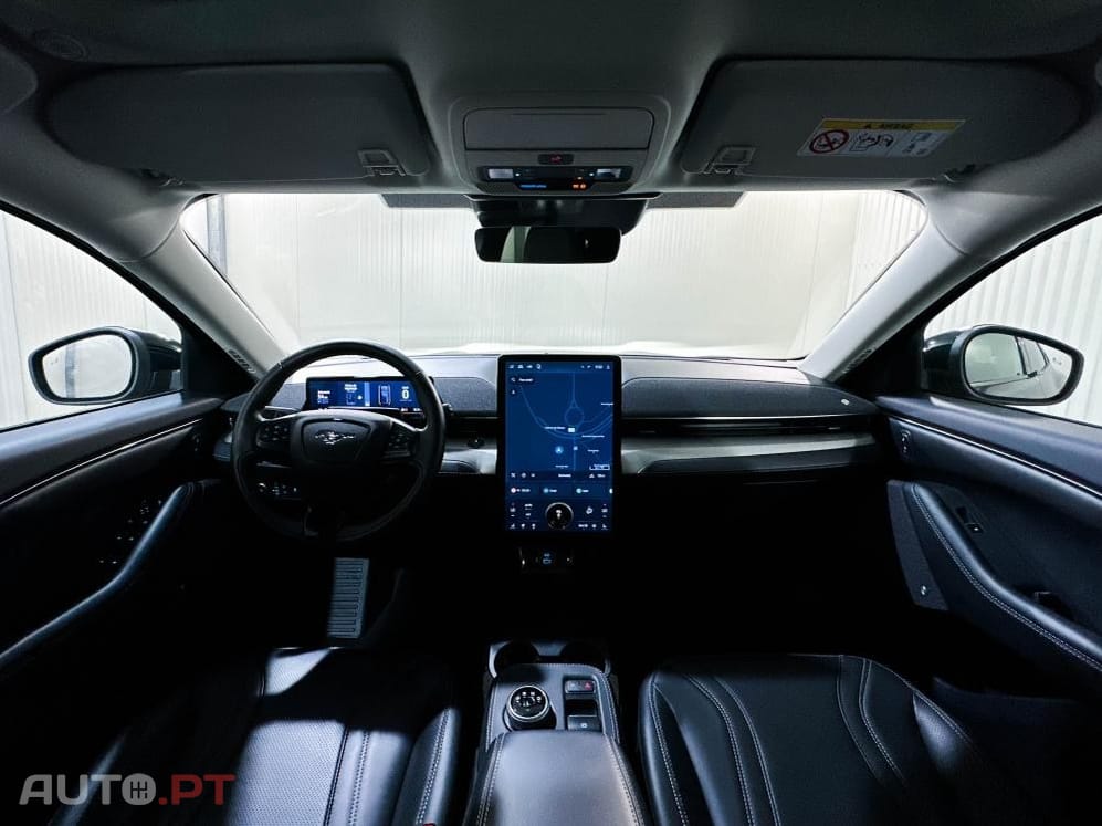 Ford Mustang Mach-E 75.7 kWh Base