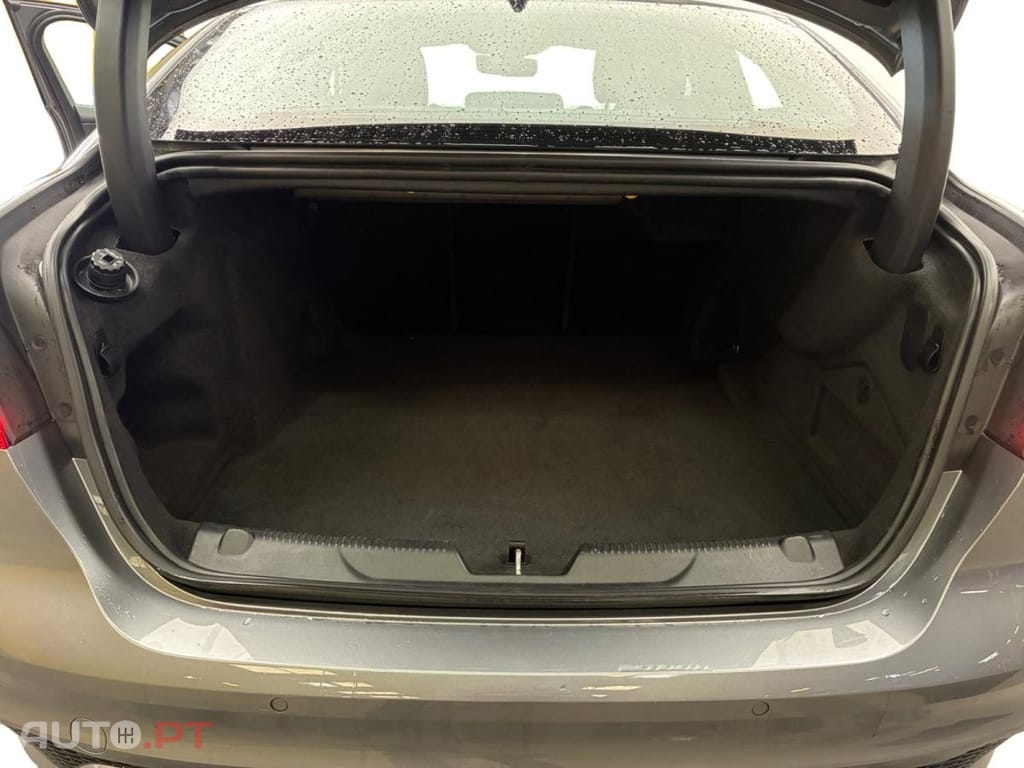 Jaguar XE D200 Aut. R-Dynamic Black