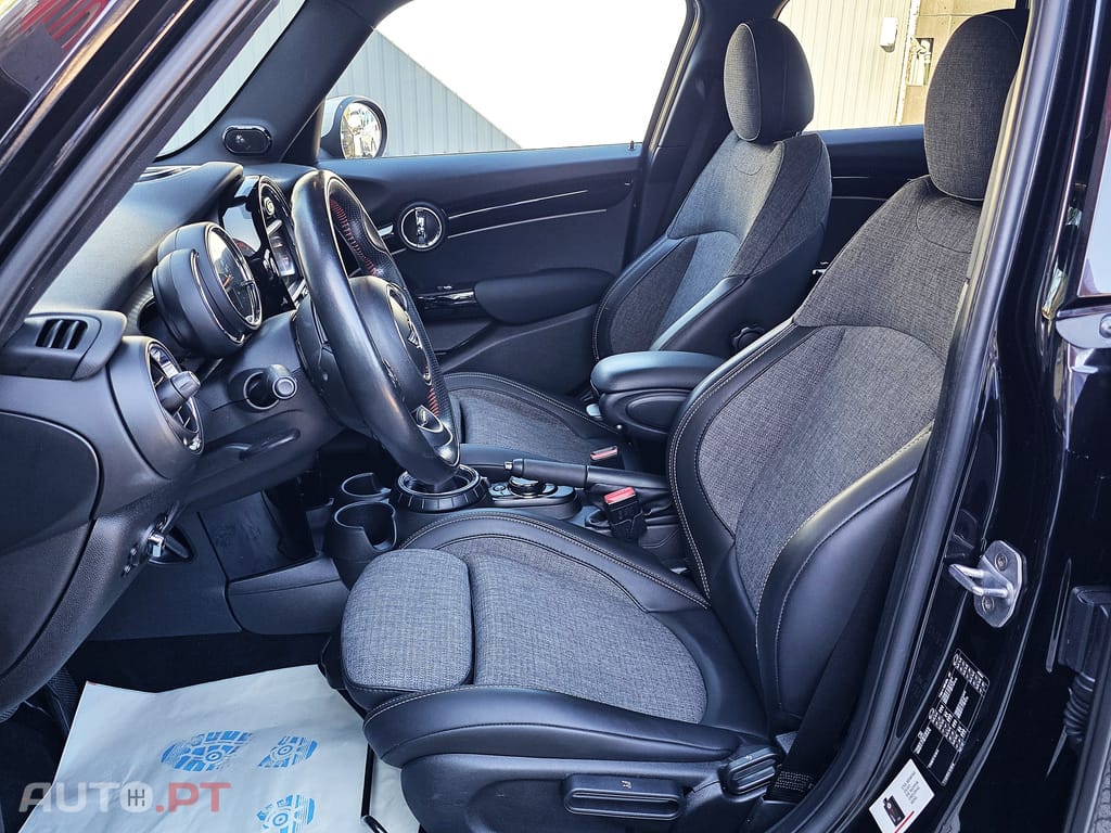 MINI Cooper D AUTO 5 Portas