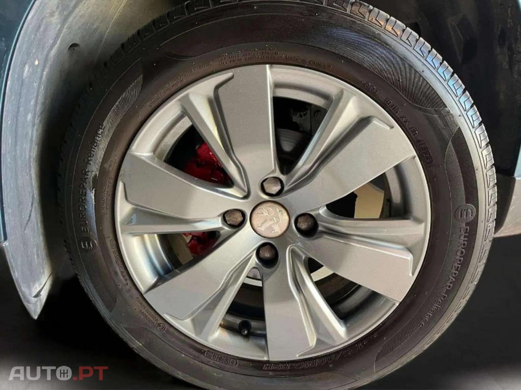 Peugeot 2008 1.2 e-VTi Style