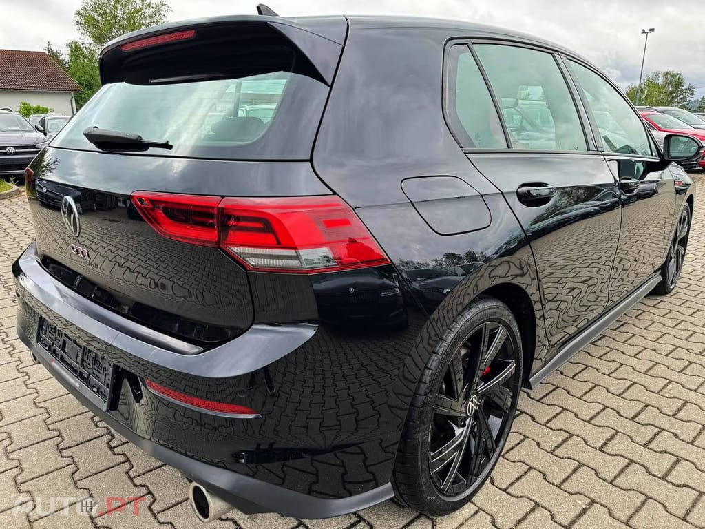 Volkswagen Golf 2.0 TSI GTI Black Style