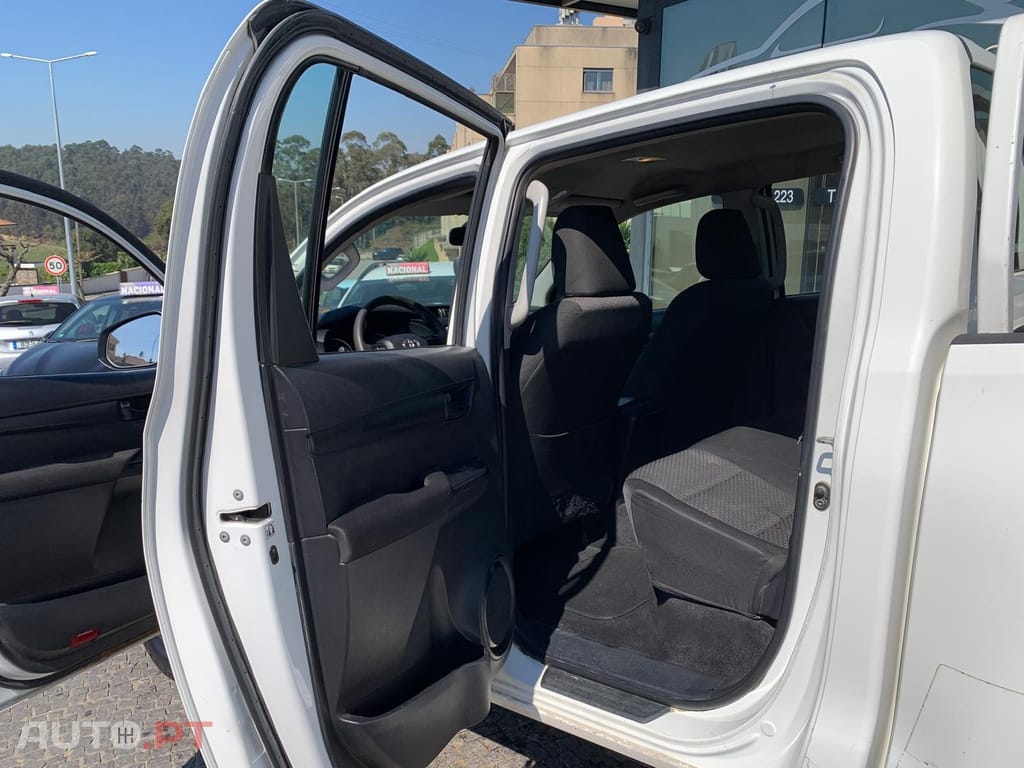 Toyota Hilux 2.4 D-4D 2WD CD