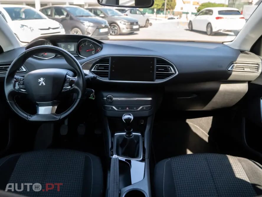 Peugeot 308 1.5 BlueHDi Business Line