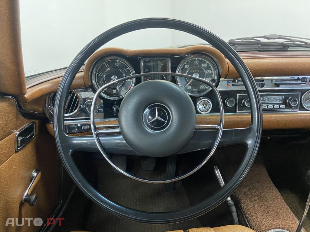 Mercedes-Benz SL 280 PAGODE 280 SL